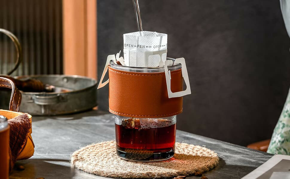 Portable Coffee Sipper Travel Mug for Hot & Cold Beverages (Random Color)