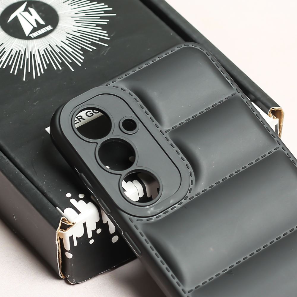 Black Puffon silicone case for Samsung S25