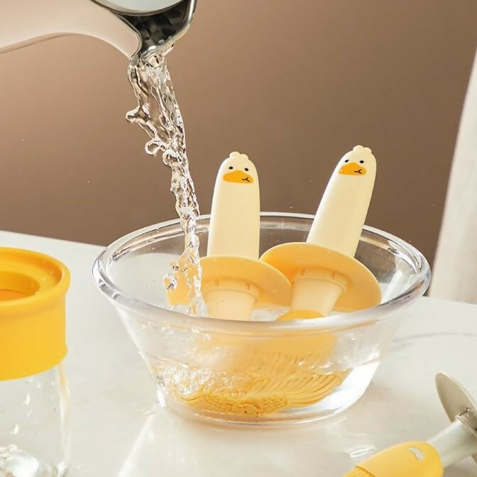 Oil Dispenser Bottle with Silicone Brush Transparent Plastic Jar for Cooking, Baking(200ml)