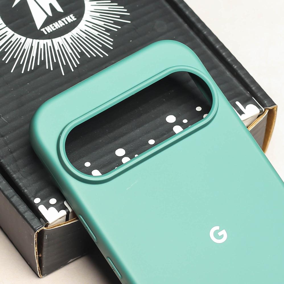 Green Original Silicone case for Google Pixel 9