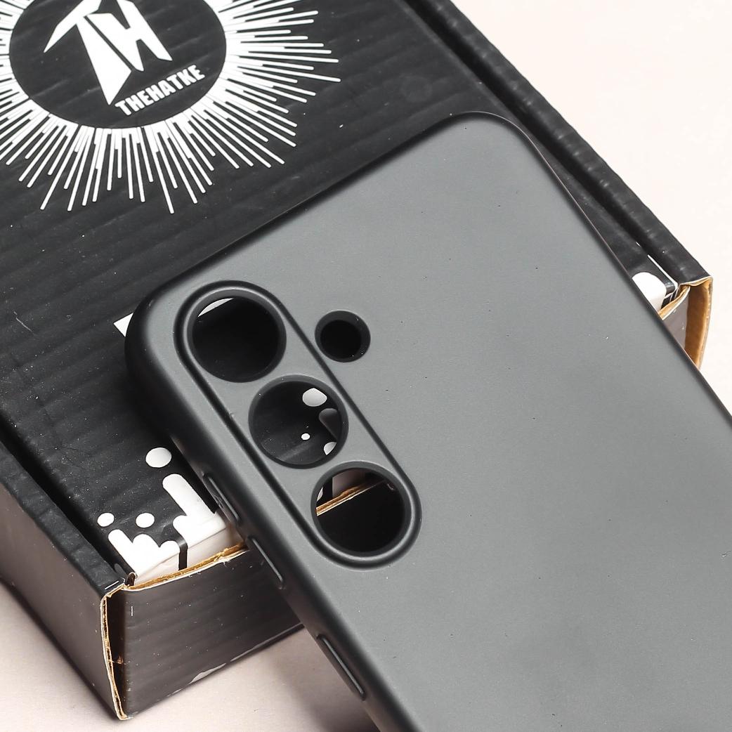 Black Original Camera Safe Silicone case for Samsung S25