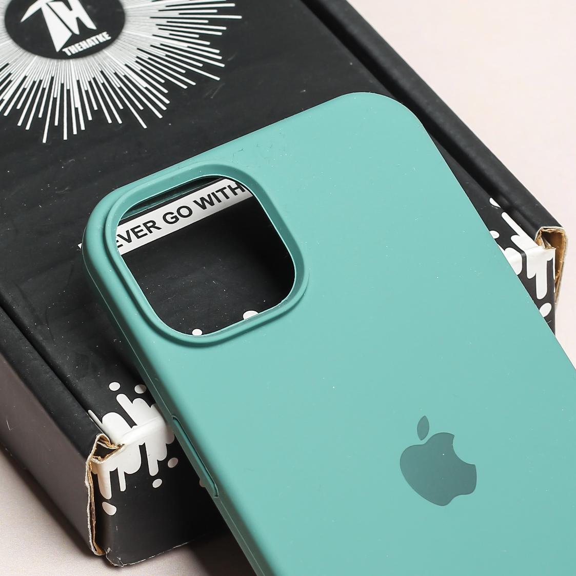 Green Original Silicone case for Apple iphone 14