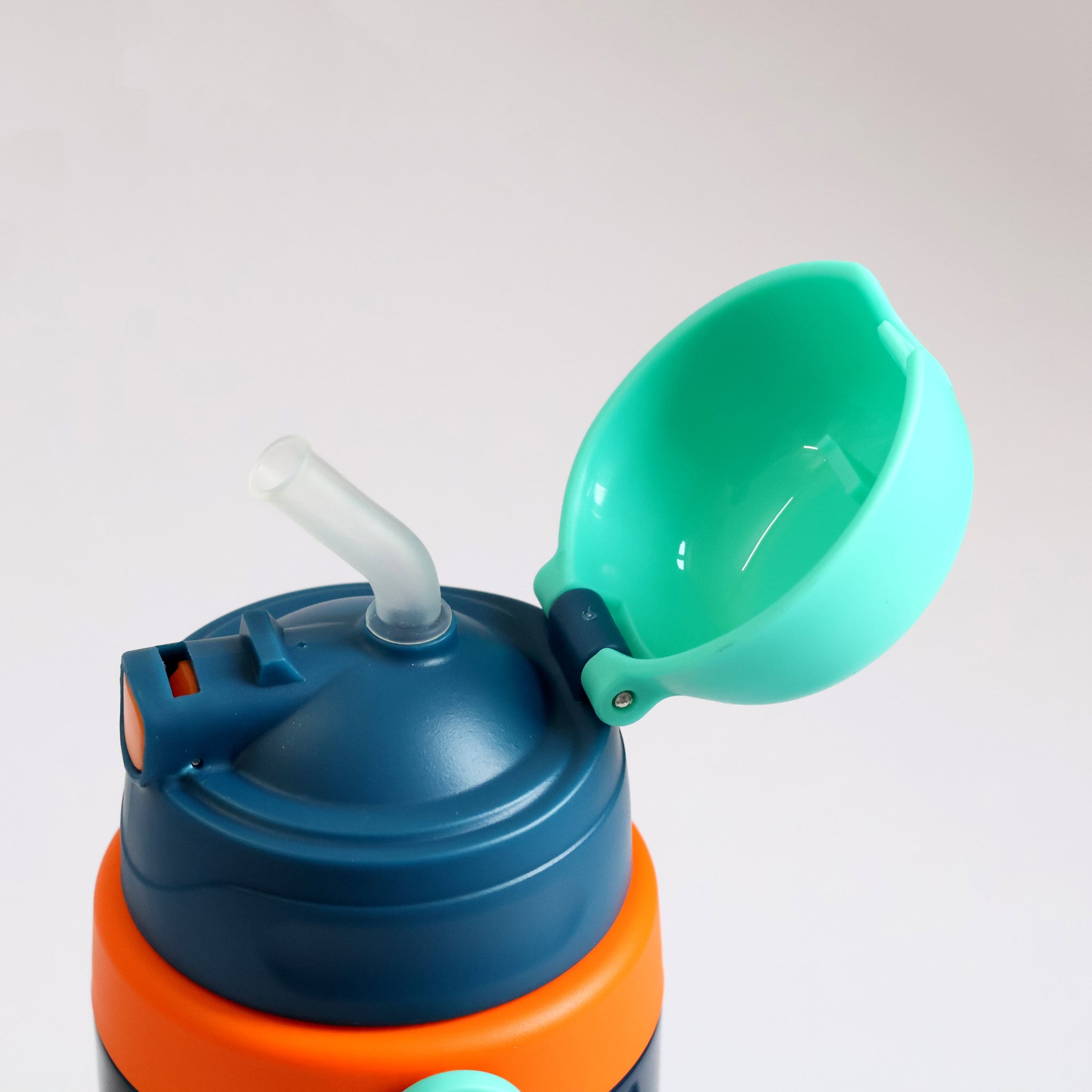 Colorful Cartoon Bottle – 450ml Leakproof Fun