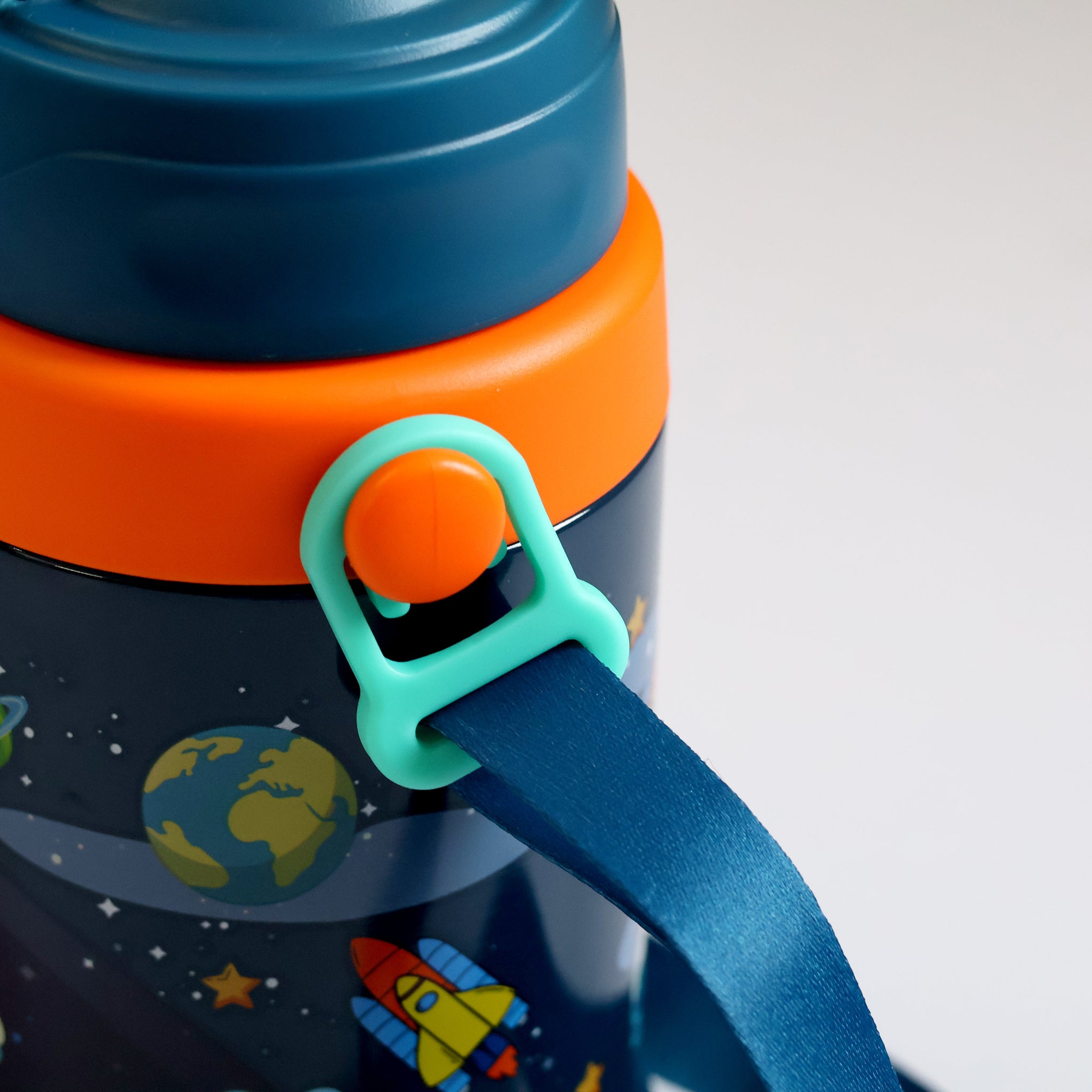 Colorful Cartoon Bottle – 450ml Leakproof Fun