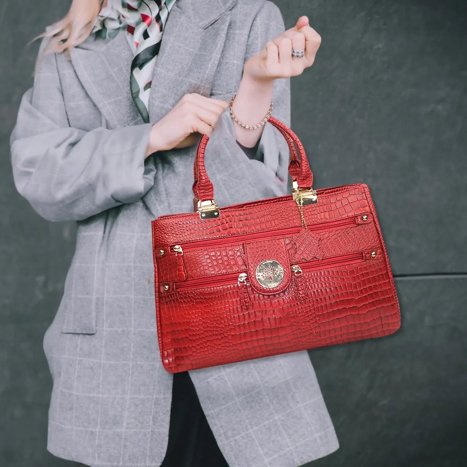 Luxury Croc-Embossed Handbag with Gold Accents – Stylish & Spacious