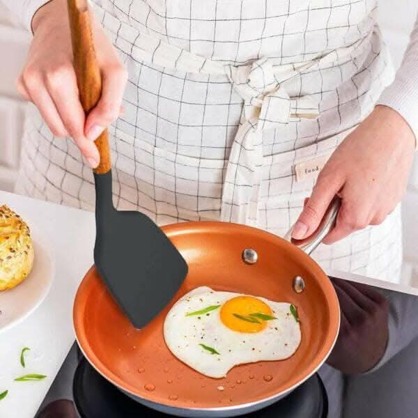 P-Plus International Silicone Spatula Turner with Wooden Handle (Heat Resistant & Flexible, Black)