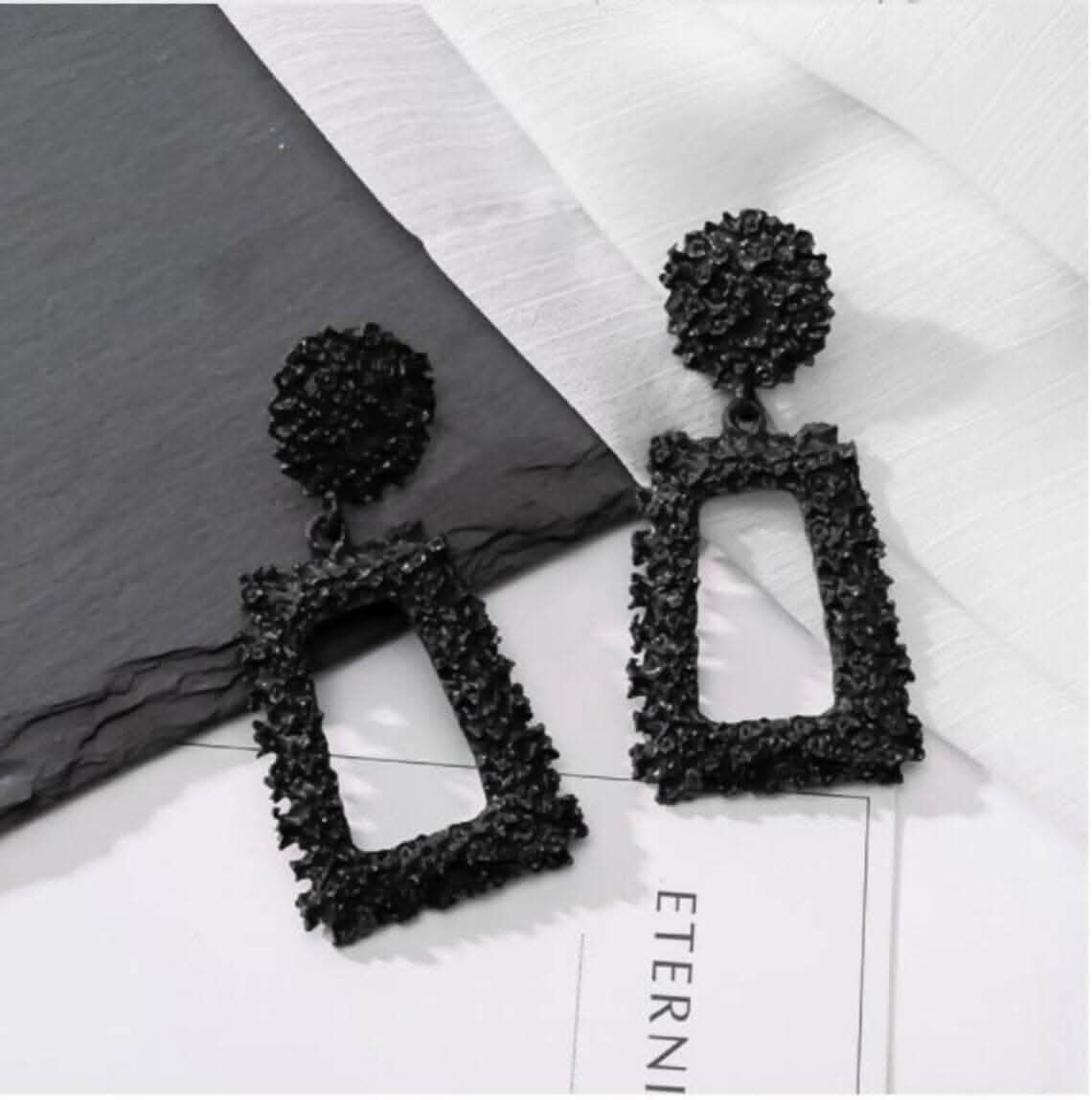 Pinapes Black Rectangle Earrings Trendy Geometric Metallic Dangle Earrings for Women